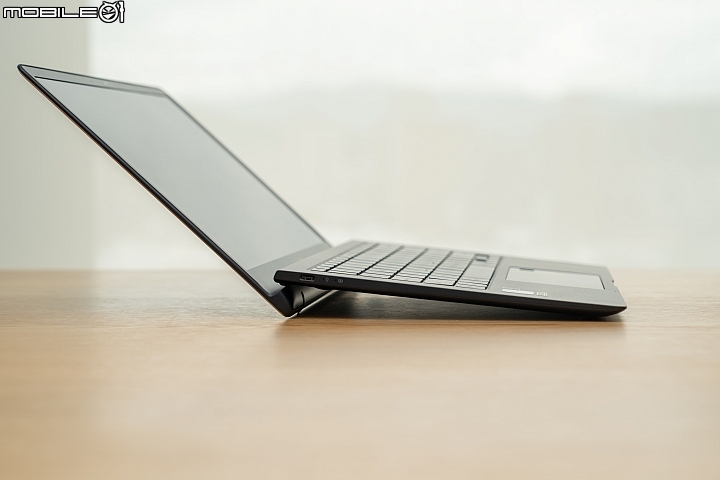 ASUS ZenBook S UX391UA 承襲經典的筆電新作