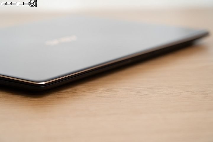 ASUS ZenBook S UX391UA 承襲經典的筆電新作