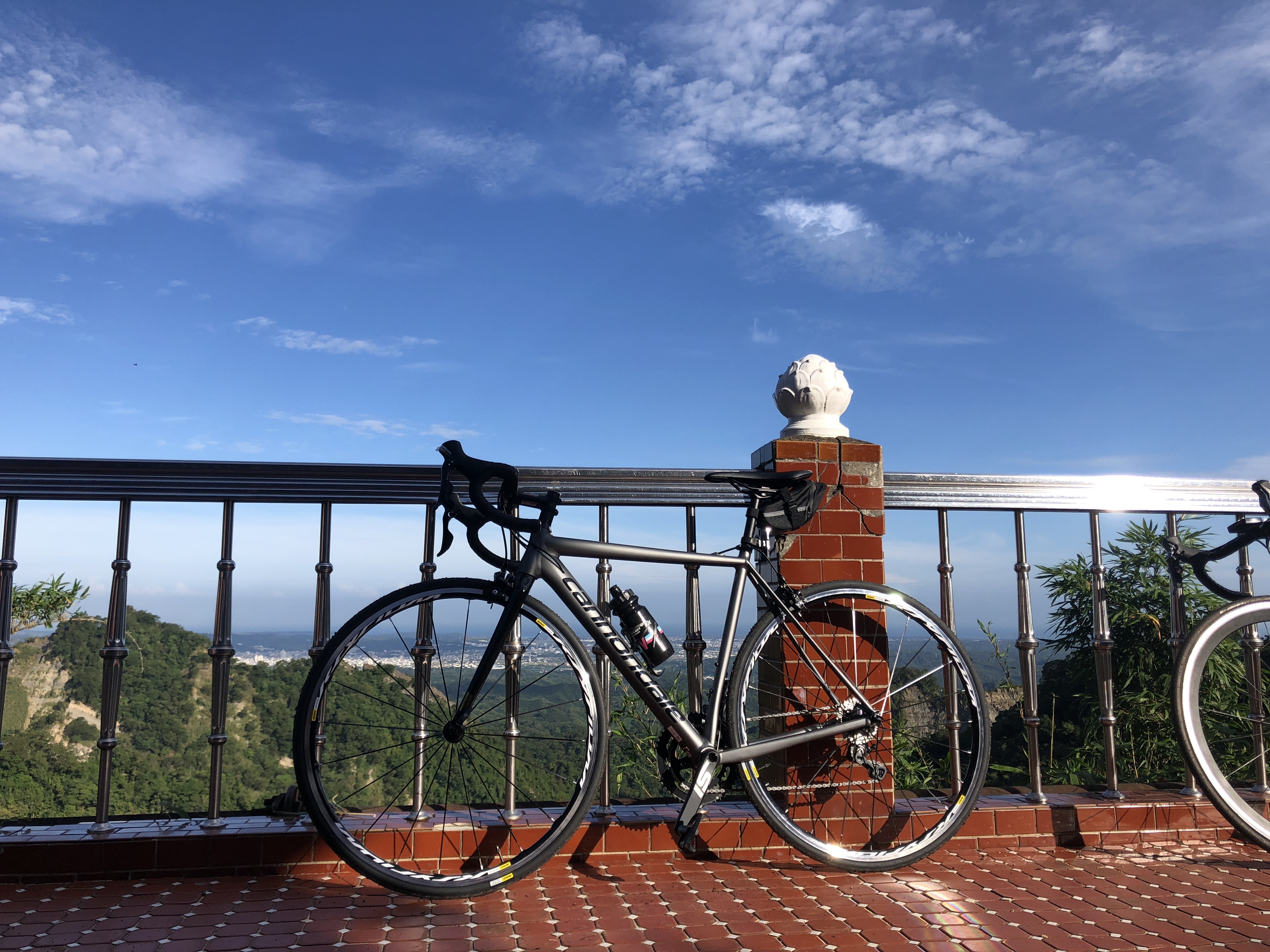 簡易開箱 2018 Cannondale Caad12