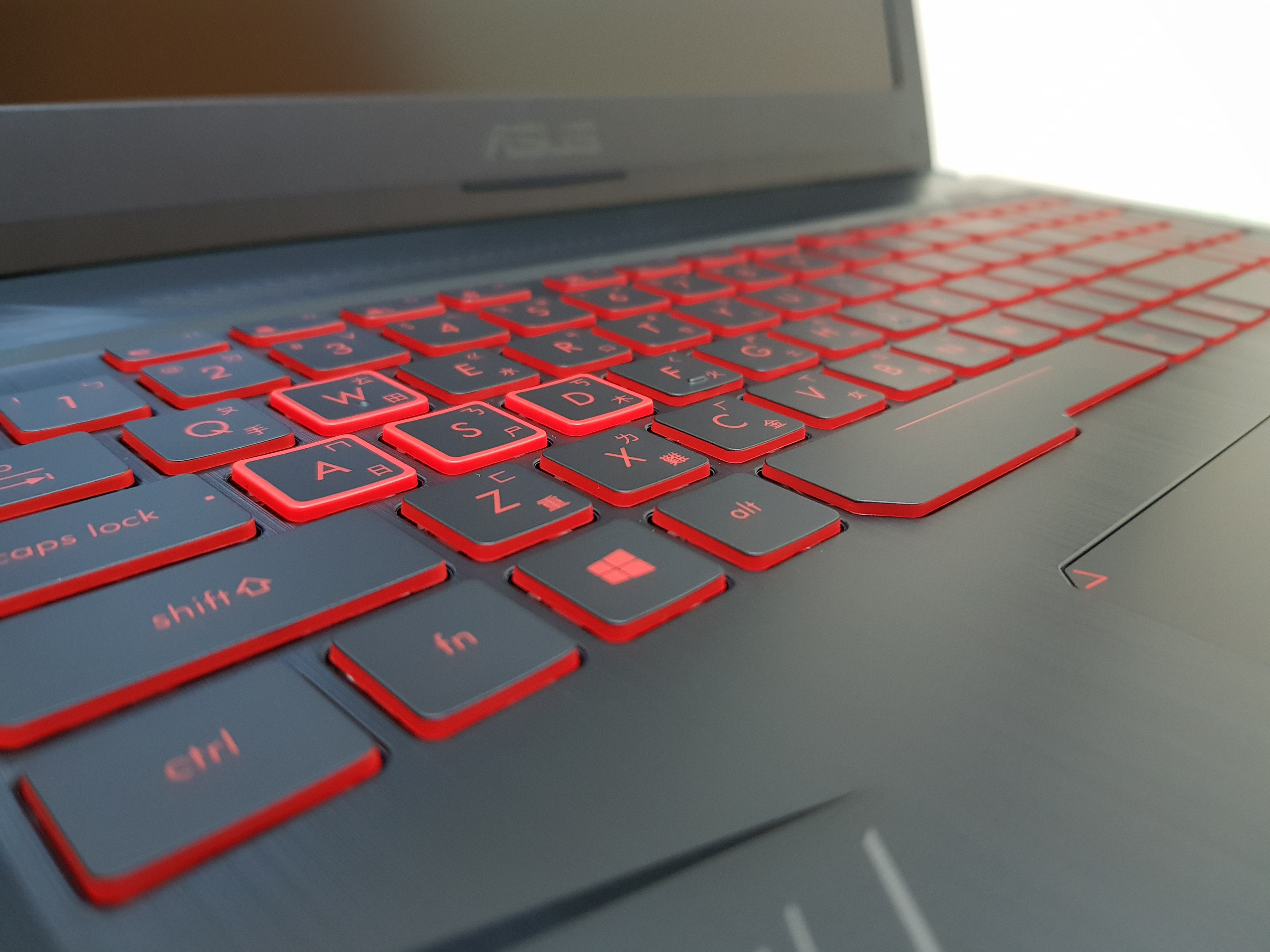 【小宅開箱】【閒聊】ASUS TUF Gaming FX504 剽悍．機甲戰魂
