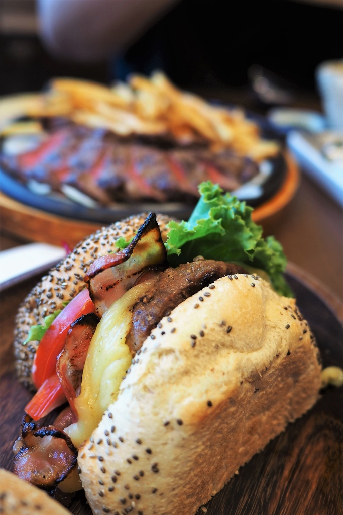 【台北信義區 | 餐廳】乘載著夏威夷的熱情與獨特風味☀KUA `AINA (微風信義店)