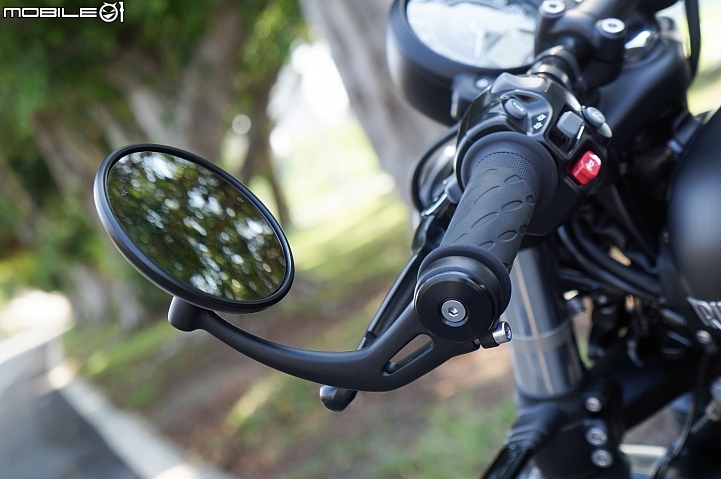 2018 TRIUMPH Bonneville Bobber Black 專屬騎士的黑色美學