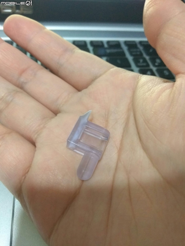 NA-V188EBS-S 全新洗衣機第二天發現這個斷掉卡榫，請問大家這是什麼零件呢?