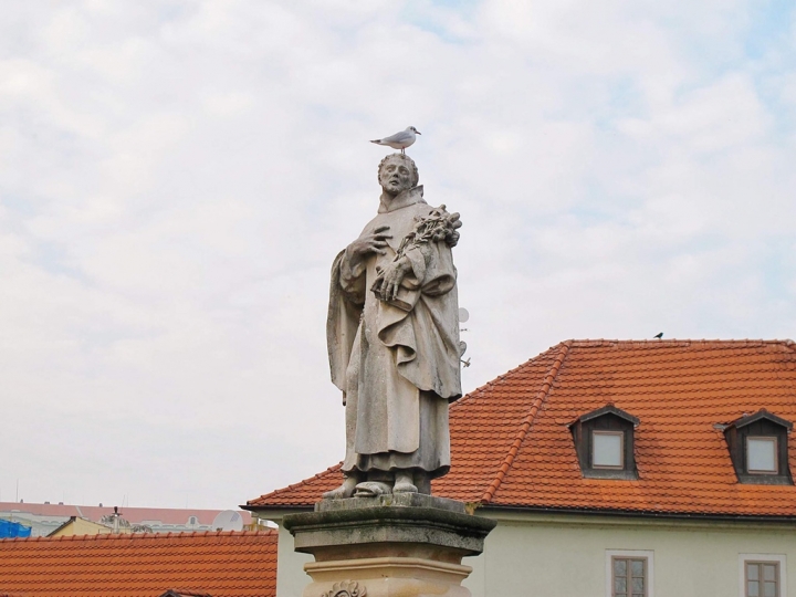 【Czech．走跳】在查理大橋聽雕像說故事&登舊城塔橋看美麗金色布拉格