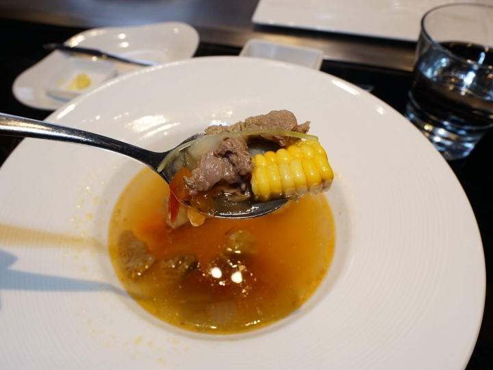 [食記] 墨賞鐵板燒。在法式時尚氛圍裡品嚐日本和牛、白蘭地櫻桃鴨胸。約會餐廳、慶生、中秋聚餐推薦--活波士頓龍蝦海陸套餐、花尾蝦海陸套餐!