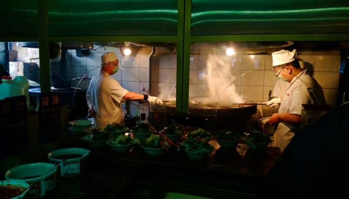 [台北市-捷運行天宮站]唐宮蒙古烤肉涮羊肉餐廳-為鹿肉而來，因牛肉驚豔，涮羊白肉經典，蒙古烤肉豪邁！