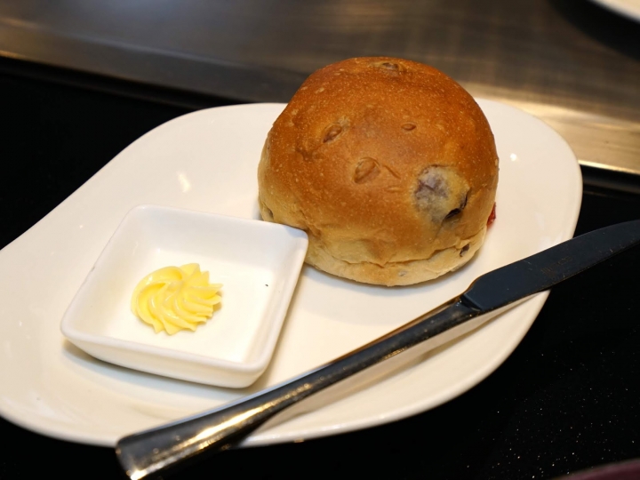 [食記] 墨賞鐵板燒。在法式時尚氛圍裡品嚐日本和牛、白蘭地櫻桃鴨胸。約會餐廳、慶生、中秋聚餐推薦--活波士頓龍蝦海陸套餐、花尾蝦海陸套餐!