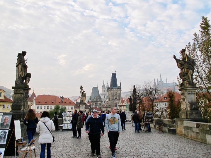 【Czech．走跳】在查理大橋聽雕像說故事&登舊城塔橋看美麗金色布拉格