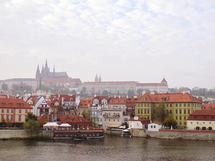 【Czech．走跳】在查理大橋聽雕像說故事&登舊城塔橋看美麗金色布拉格