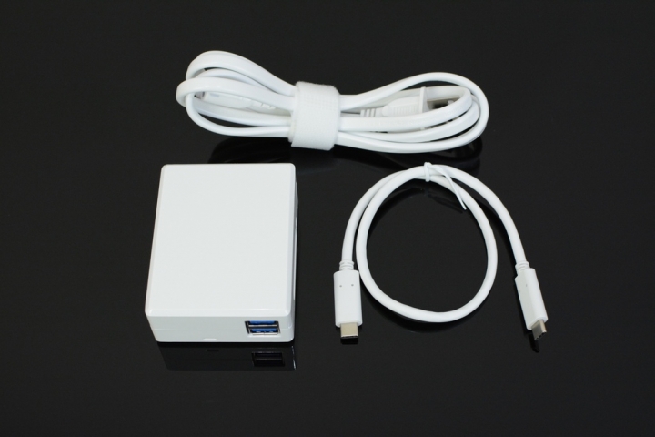 HDMI輸出可接鍵盤滑鼠隨身碟的USB PD充電器--MIX FLO CP4000多功能擴充座
