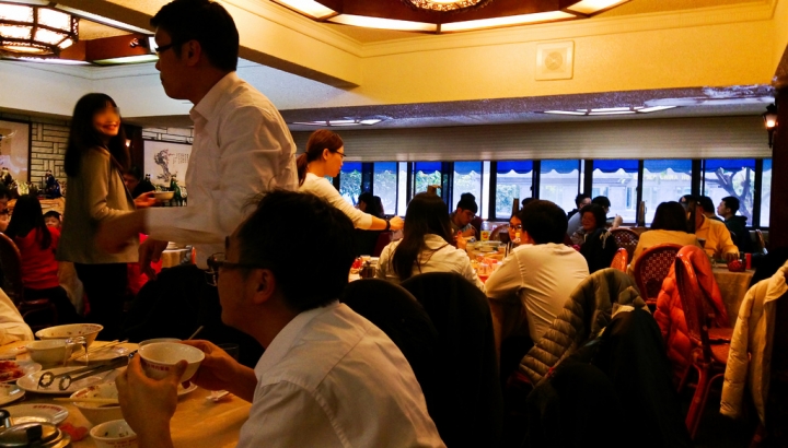 [台北市-捷運行天宮站]唐宮蒙古烤肉涮羊肉餐廳-為鹿肉而來，因牛肉驚豔，涮羊白肉經典，蒙古烤肉豪邁！