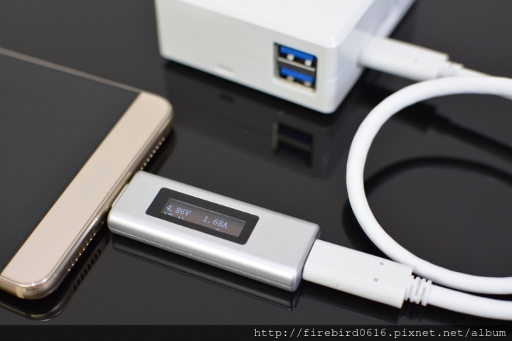 HDMI輸出可接鍵盤滑鼠隨身碟的USB PD充電器--MIX FLO CP4000多功能擴充座