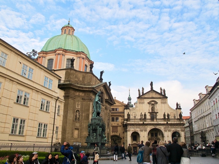 【Czech．走跳】在查理大橋聽雕像說故事&登舊城塔橋看美麗金色布拉格