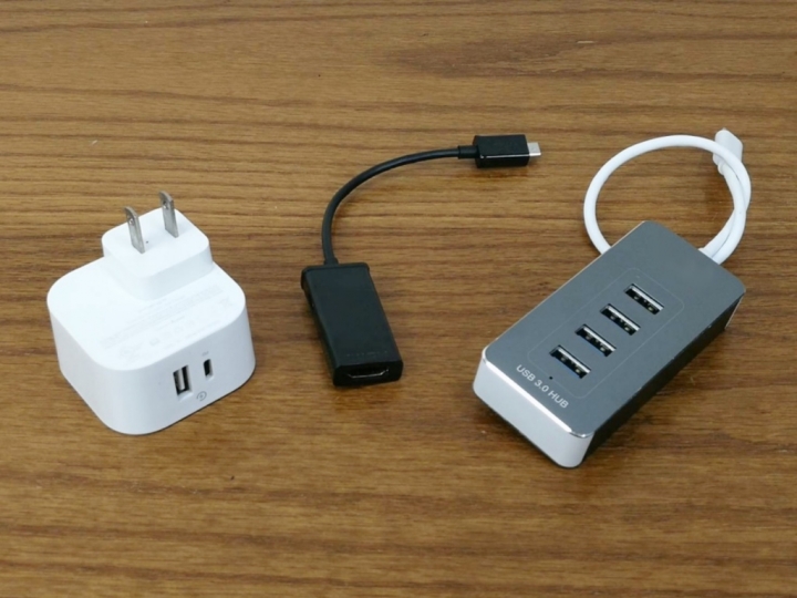 HDMI輸出可接鍵盤滑鼠隨身碟的USB PD充電器--MIX FLO CP4000多功能擴充座