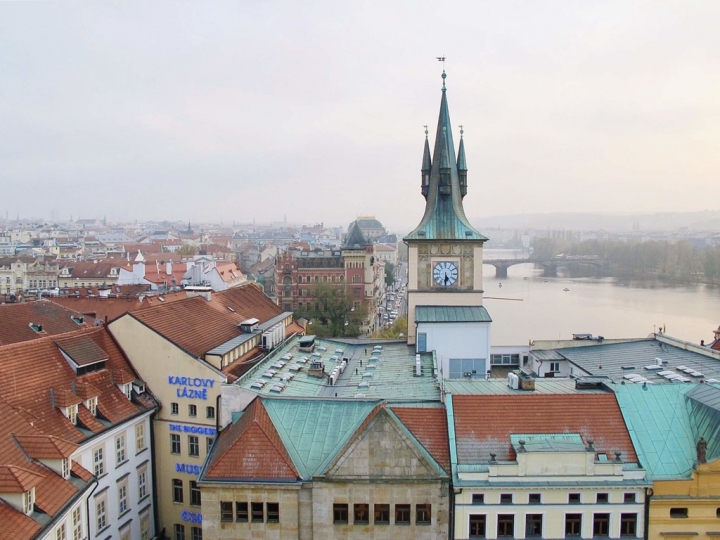 【Czech．走跳】在查理大橋聽雕像說故事&登舊城塔橋看美麗金色布拉格