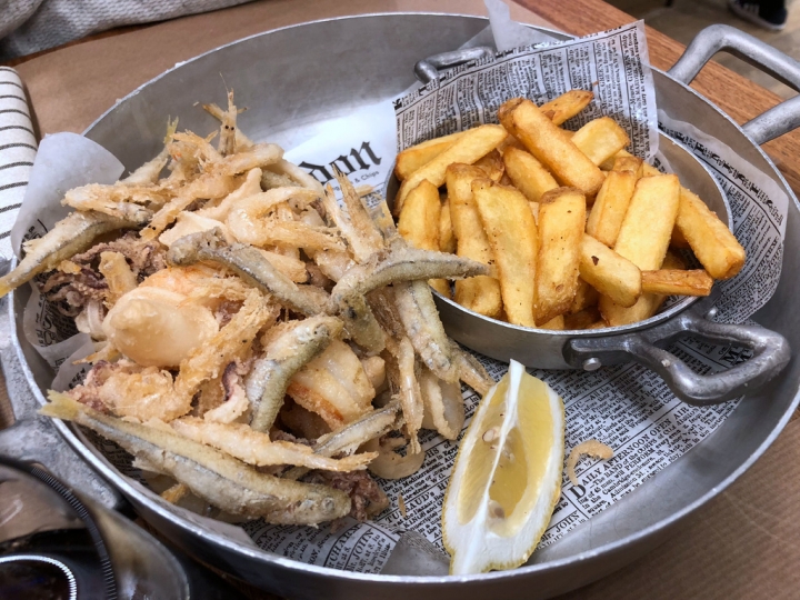 義大利自助(美食篇)│佛羅倫斯餐廳推薦│最値得回訪的餐廳 Fishing Lab Alle Murate 餐點美味、還有超美壁畫♥ 中世紀建築
