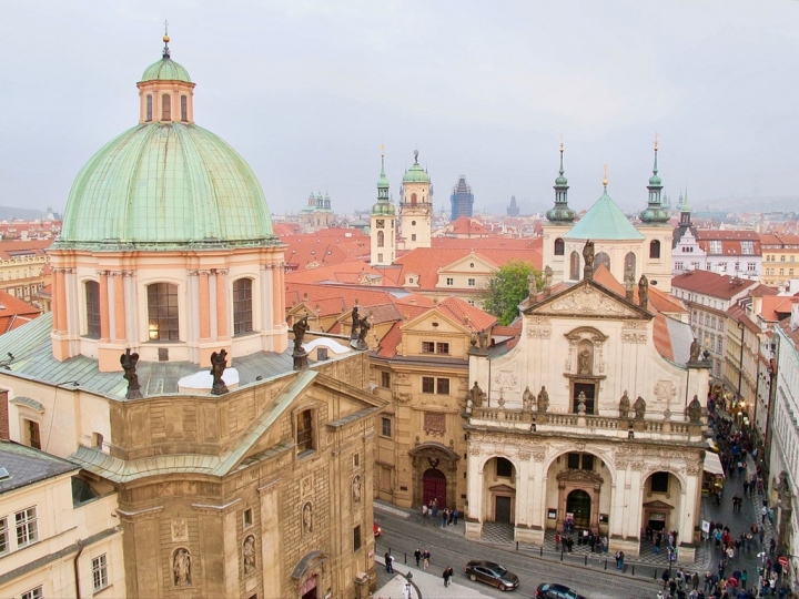 【Czech．走跳】在查理大橋聽雕像說故事&登舊城塔橋看美麗金色布拉格