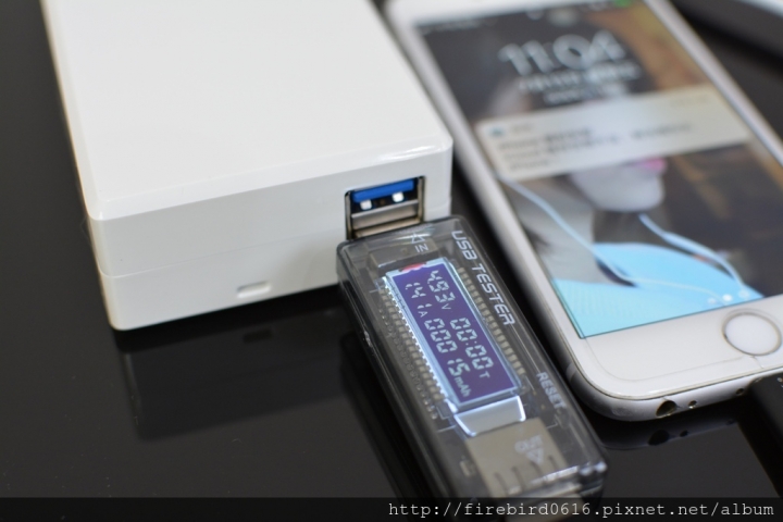 HDMI輸出可接鍵盤滑鼠隨身碟的USB PD充電器--MIX FLO CP4000多功能擴充座