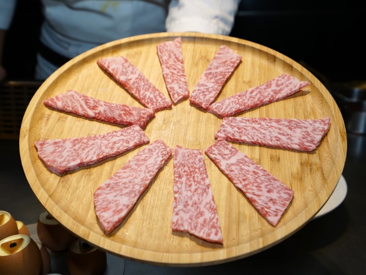 [食記] 墨賞鐵板燒。在法式時尚氛圍裡品嚐日本和牛、白蘭地櫻桃鴨胸。約會餐廳、慶生、中秋聚餐推薦--活波士頓龍蝦海陸套餐、花尾蝦海陸套餐!