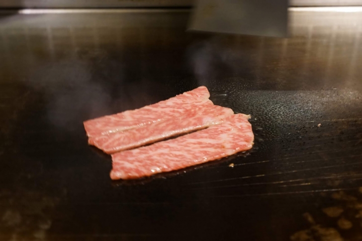 [食記] 墨賞鐵板燒。在法式時尚氛圍裡品嚐日本和牛、白蘭地櫻桃鴨胸。約會餐廳、慶生、中秋聚餐推薦--活波士頓龍蝦海陸套餐、花尾蝦海陸套餐!