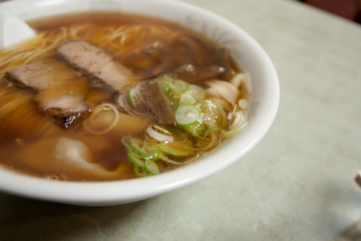 【美食。食記】靜岡 熱海 那些泡沫經濟的落日餘暉(7) 熱海最老的拉麵 わんたんや  中華拉麵 推薦