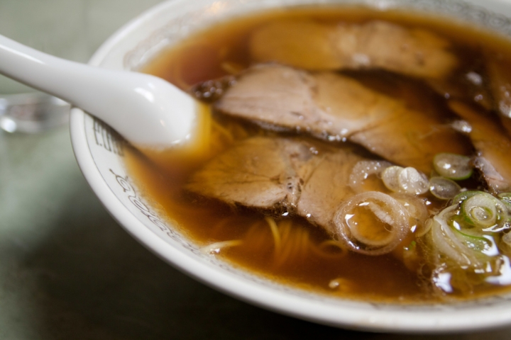 【美食。食記】靜岡 熱海 那些泡沫經濟的落日餘暉(7) 熱海最老的拉麵 わんたんや  中華拉麵 推薦