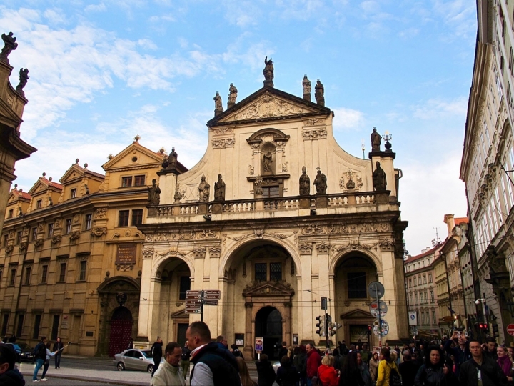 【Czech．走跳】在查理大橋聽雕像說故事&登舊城塔橋看美麗金色布拉格