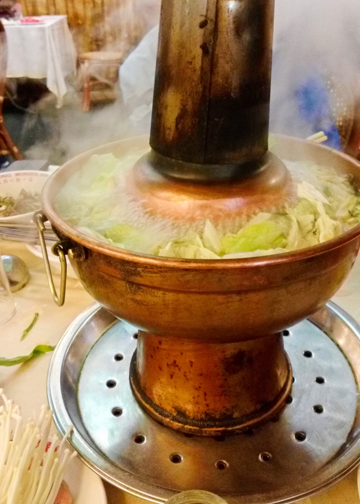 [台北市-捷運行天宮站]唐宮蒙古烤肉涮羊肉餐廳-為鹿肉而來，因牛肉驚豔，涮羊白肉經典，蒙古烤肉豪邁！