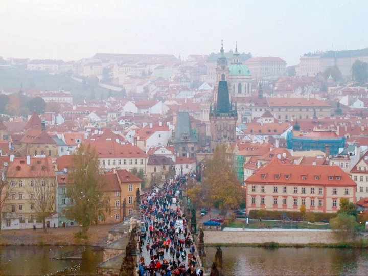 【Czech．走跳】在查理大橋聽雕像說故事&登舊城塔橋看美麗金色布拉格