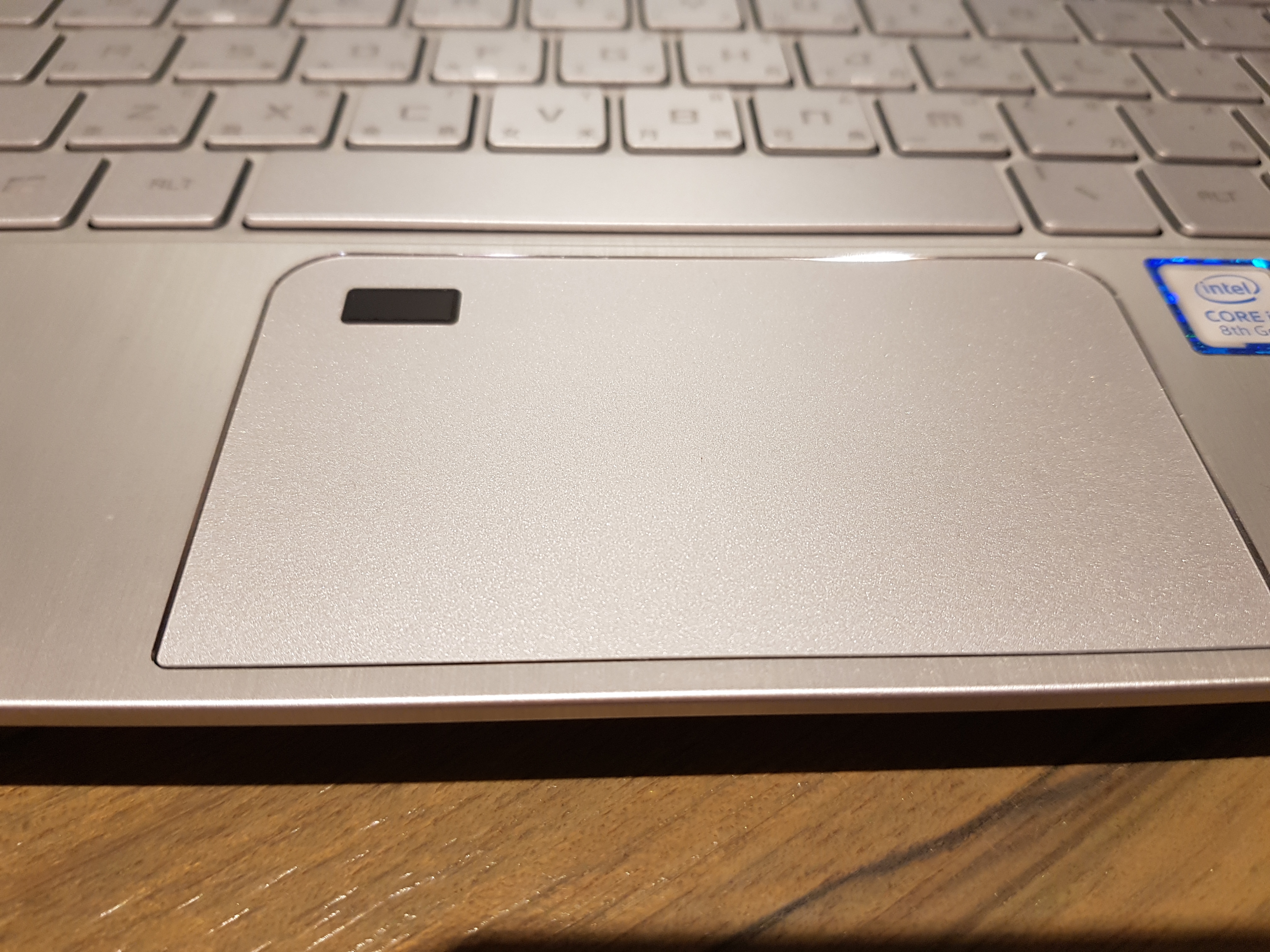 【小宅開箱】【閒聊】MSI PS42 輕薄型筆電，時尚金屬外皮下隱藏未知的性能！