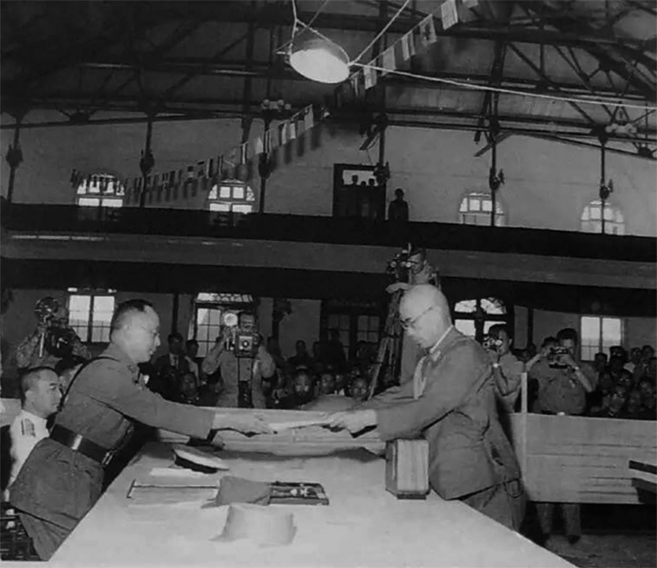 日本委寇國向中華民國遞交降書(精彩片段)