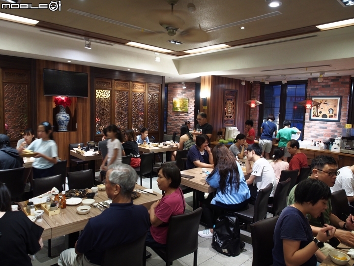 [食記] 臺北市 文山區 人从众牛排 -- 夜市中的厚切牛排