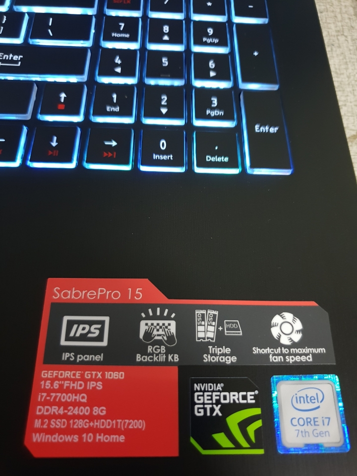 [不專業開箱]GIGABYTE SabrePro 15 高CP電競筆電
