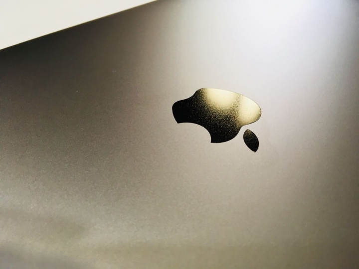 [開箱](新開箱保護套)2018 MacBook Pro 15”+Radtech鍵盤布、保護套