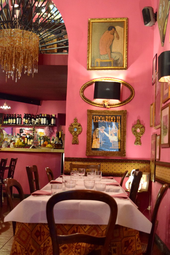 義大利自助(美食篇)│羅馬餐廳推薦 Ristorante Edoardo II 會唱歌的粉紅色餐廳，很值得一去哦！