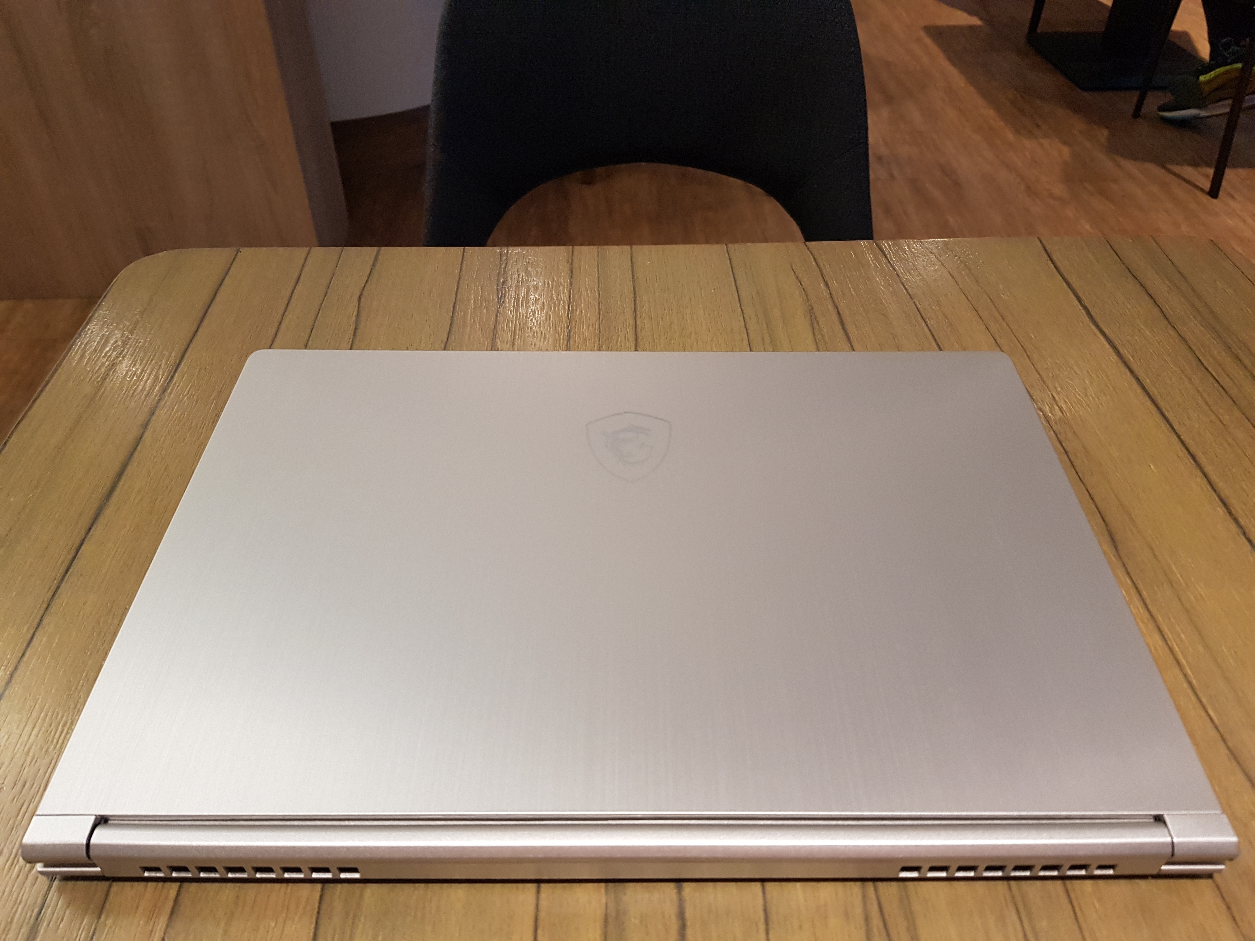 【小宅開箱】【閒聊】MSI PS42 輕薄型筆電，時尚金屬外皮下隱藏未知的性能！