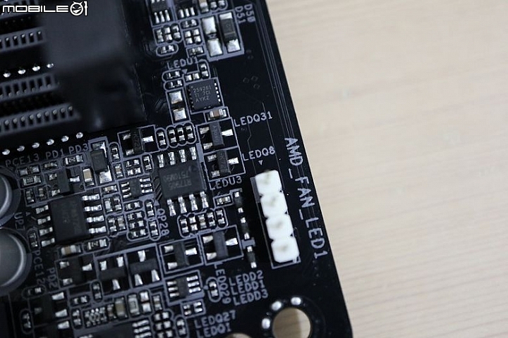 [開箱] 華擎 B450M Pro4 配上 Vega 3 核顯 AMD 200GE 速龍登場
