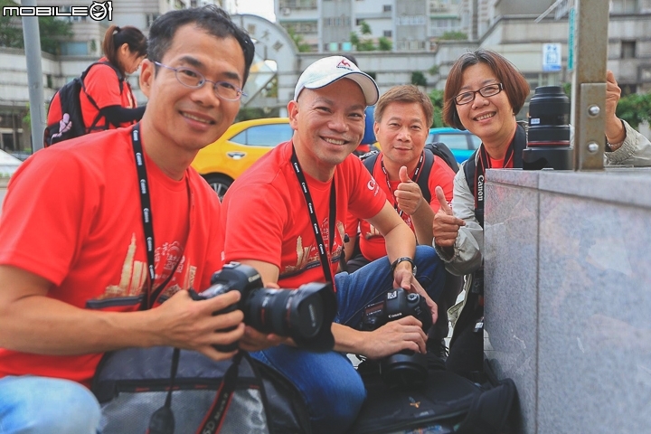 「2018 Canon 攝影馬拉松」活動花絮 - 邁入第三關時台北的天氣已經放晴,各位參賽者也準備火力全開啦! 「2018 Canon 攝影馬拉松」活動花絮 - 邁入第三關時台北的天氣已經放晴,各位參賽者也準備火力全開啦!