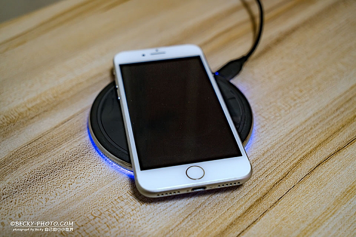 [開箱]ADAM elements 亞果元素 OMNIA Q1 10W 手機無線充電板+快速充電器