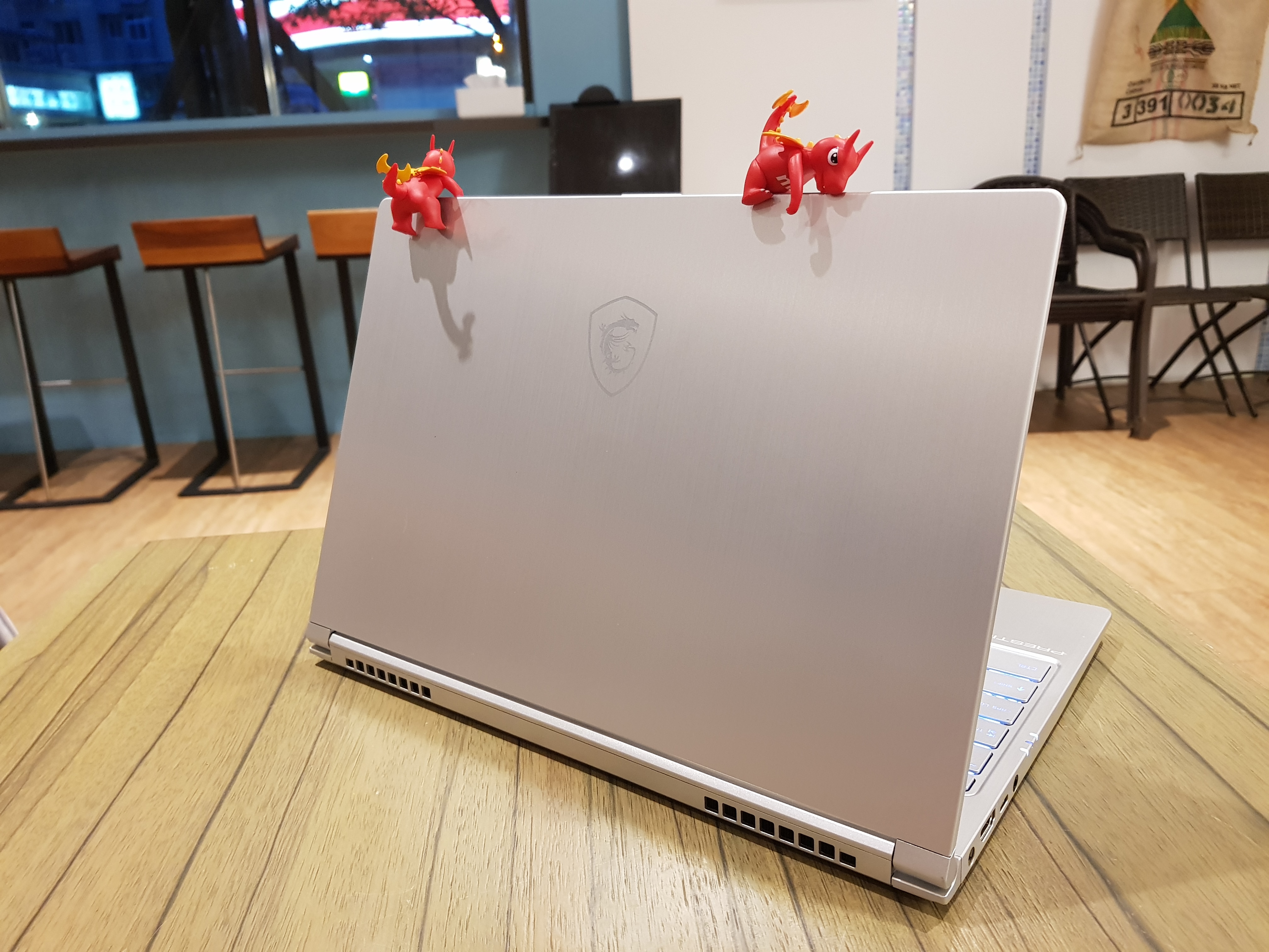 【小宅開箱】【閒聊】MSI PS42 輕薄型筆電，時尚金屬外皮下隱藏未知的性能！