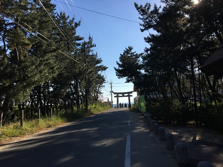 【日本福岡推薦】倪倪愛旅遊之日本福津市宮地浜海水浴場光之道沙灘
