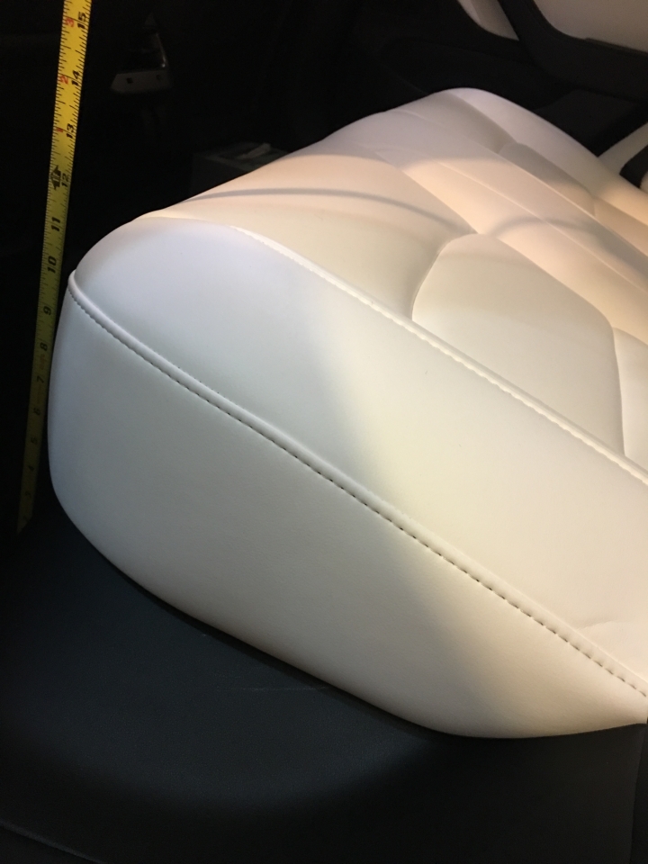 Model 3 後座新舊坐墊的差異