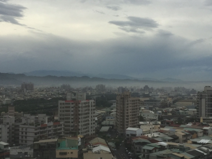 黃色的天空 污染了台中人的笑容
