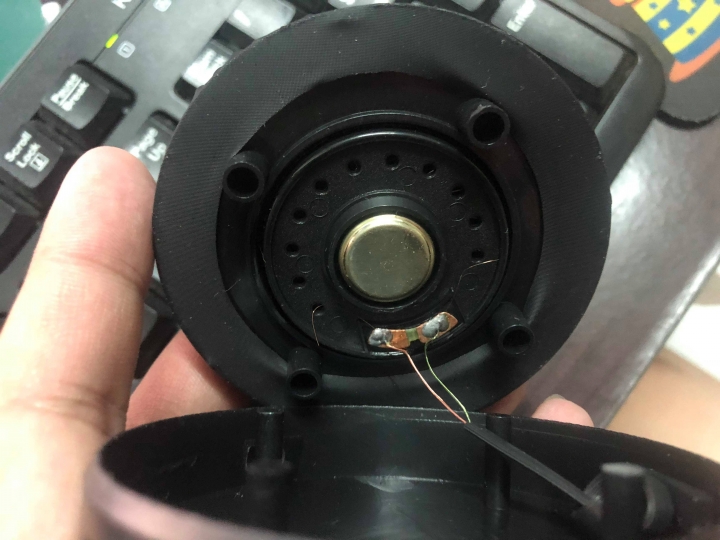 -耳機右邊斷掉 不知道麼焊