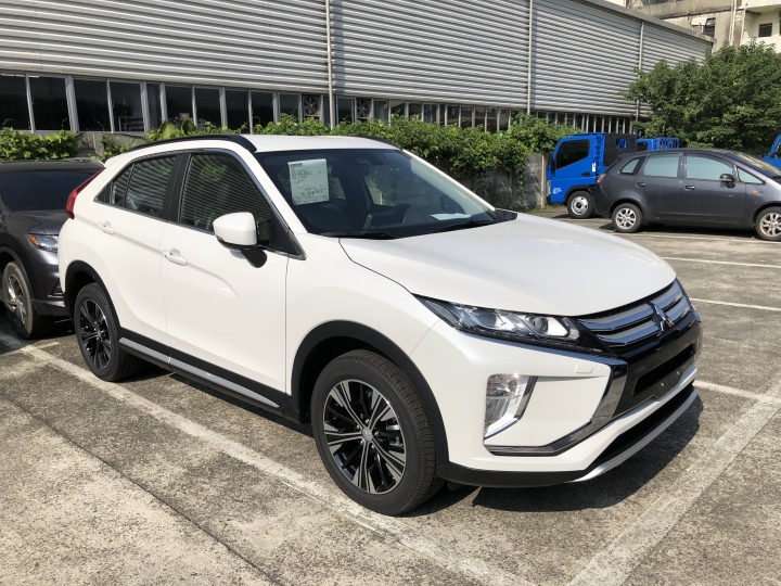 因為有她所以我有了Eclipse cross