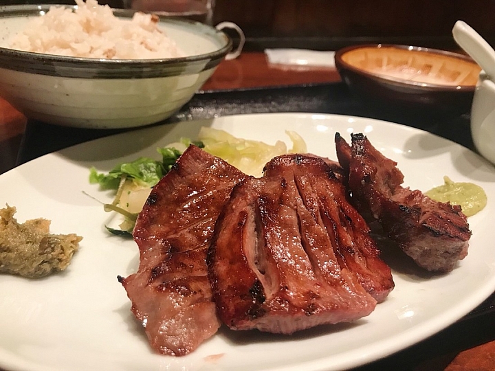 【東京】如初戀般的絕妙滋味！東京都內的正宗仙台碳烤厚切牛舌專賣店！
