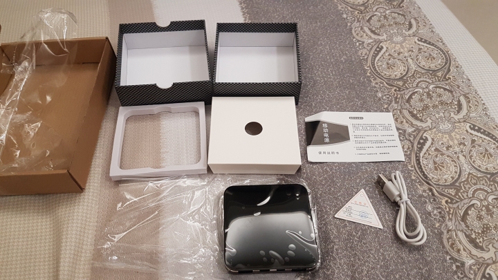 20000mAh迷你行動電源 開箱文(實際上是抱怨文)