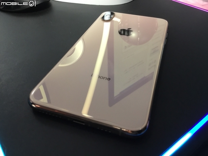 IPHONE XS MAX 金 開箱 (安兔兔跑分)