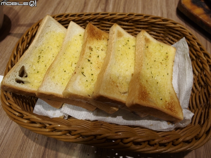 [食記] 臺北市 文山區 人从众牛排 -- 夜市中的厚切牛排
