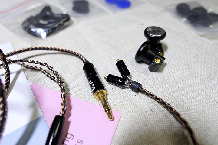 [開箱評測]BGVP DX3s 耳塞式耳機～可換線的耳塞耳機哦！